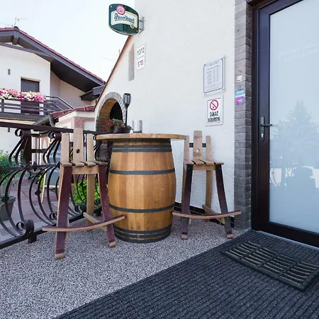 Guest house Restaurace A U Doubku 3*