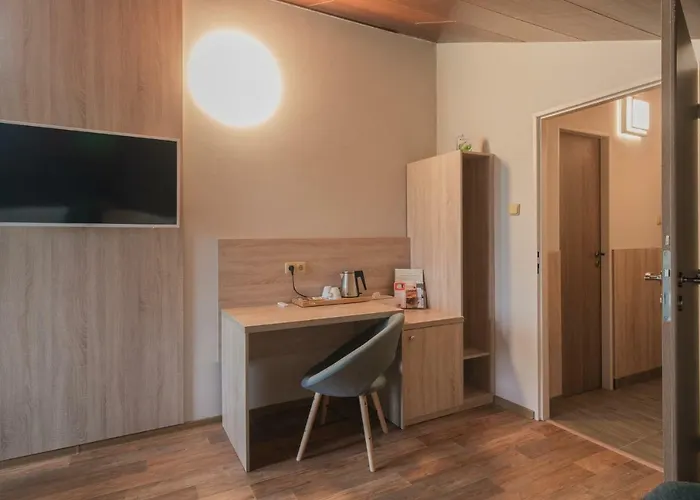 Restaurace A U Doubku بيت ضيافة Břeclav